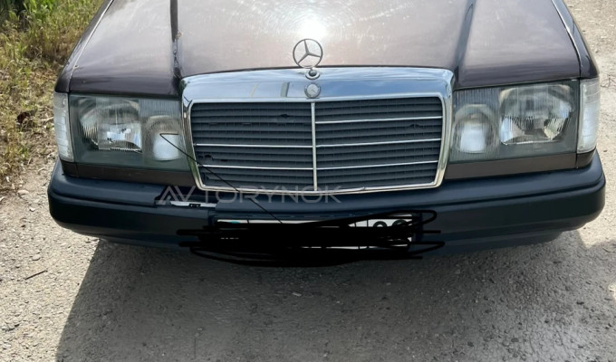 Mercedes-Benz E-Класс 1993 года