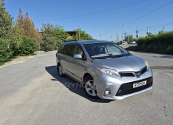 Toyota Sienna 2012 года
