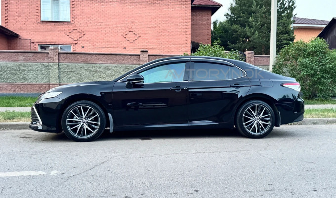 Toyota Camry 2021 года
