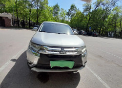 Mitsubishi Outlander 2020 года