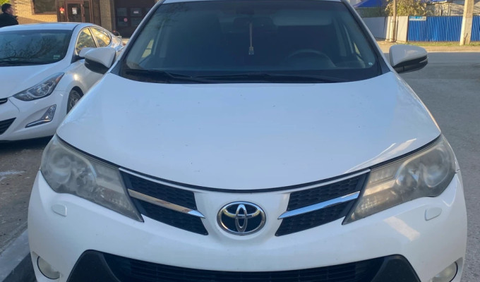 Toyota RAV4 2014 года