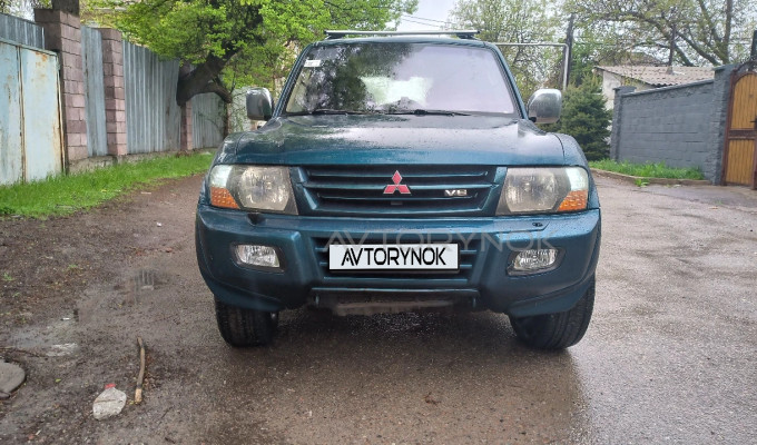 Mitsubishi Montero 2001 года