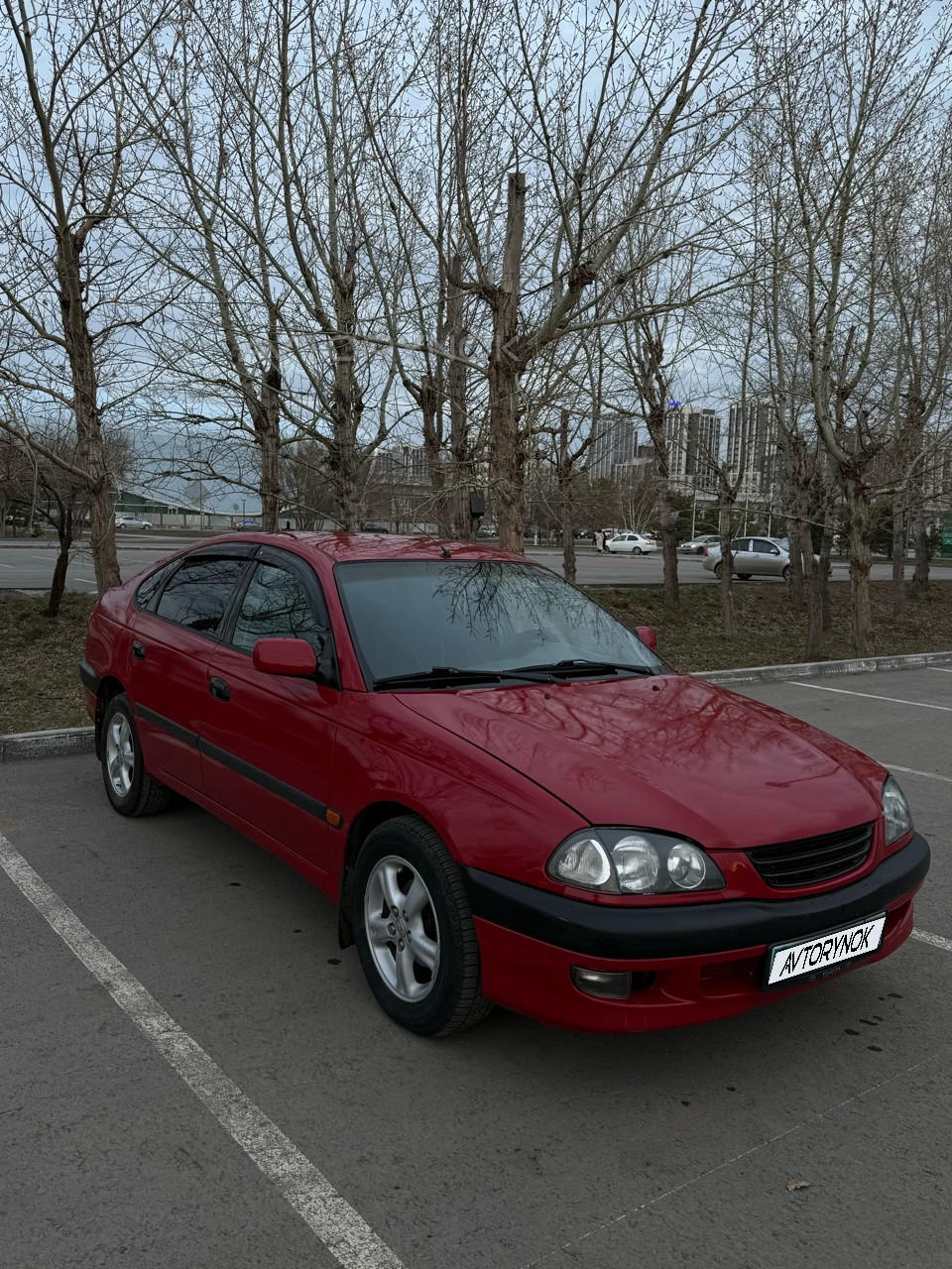 Toyota Avensis, 1998