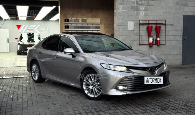 Toyota Camry 2021 года
