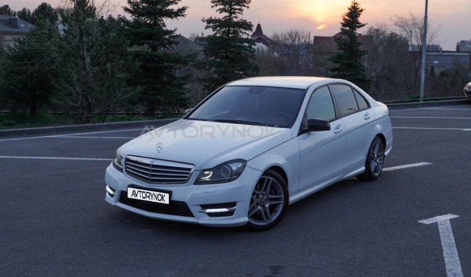 Mercedes-Benz C-Класс 2012 года