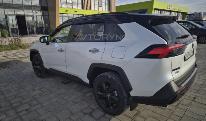 Toyota RAV4 2020 года
