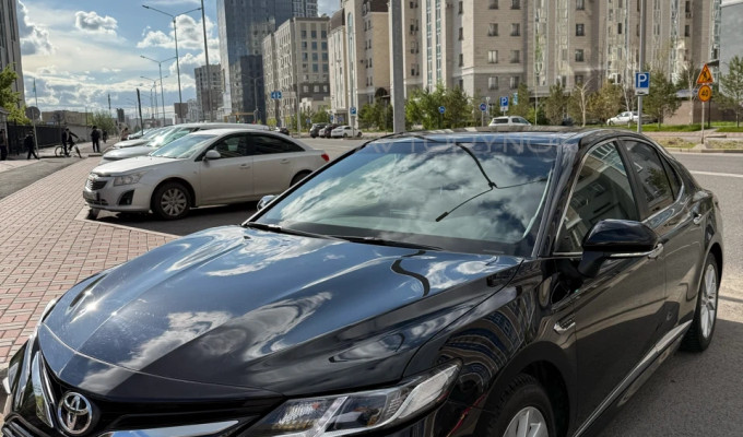 Toyota Camry 2023 года