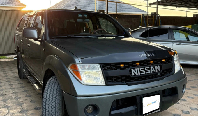 Nissan Navara 2010 года