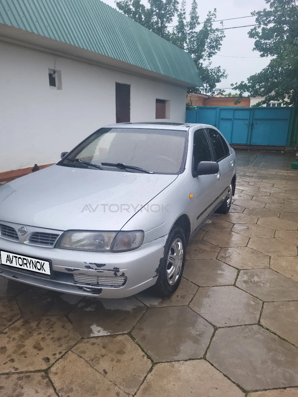 Nissan Almera, 1995