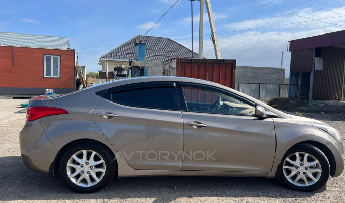 Hyundai Elantra 2013 года