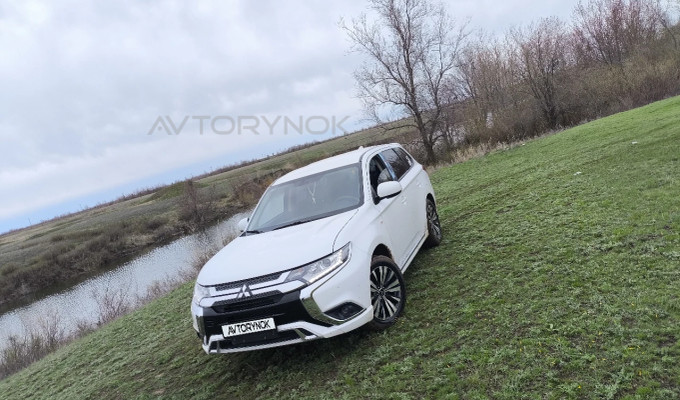 Mitsubishi Outlander 2022 года