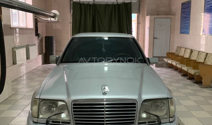 Mercedes-Benz E-Класс 1995 года