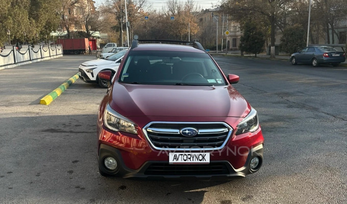 Subaru Outback 2017 года