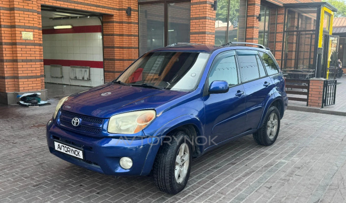 Toyota RAV4 2004 года