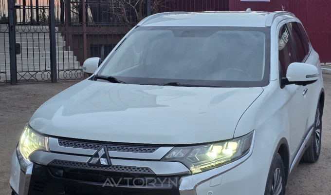 Mitsubishi Outlander 2021 года