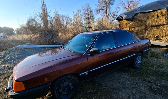 Audi 100 1990 года