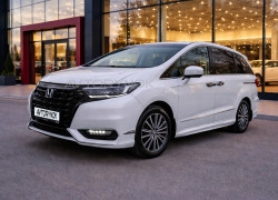 Honda Elysion 2013 года