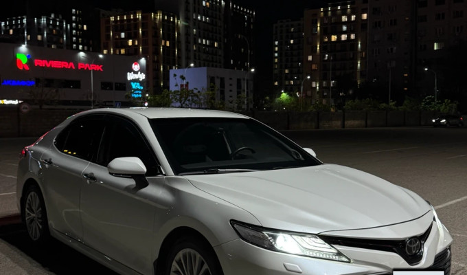 Toyota Camry 2020 года