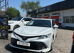 Toyota Camry 2020 года