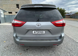 Toyota Sienna 2016 года