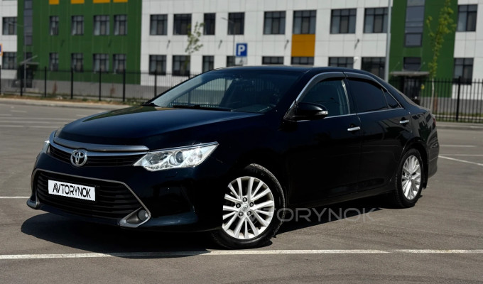 Toyota Camry 2015 года