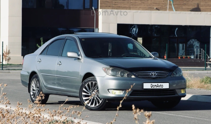 Toyota Camry 2005 года
