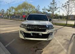 Toyota Land Cruiser 2020 года