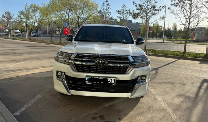 Toyota Land Cruiser 2020 года