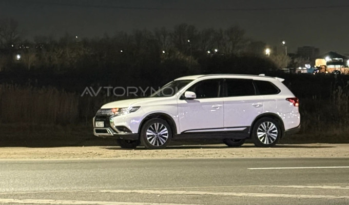 Mitsubishi Outlander 2018 года