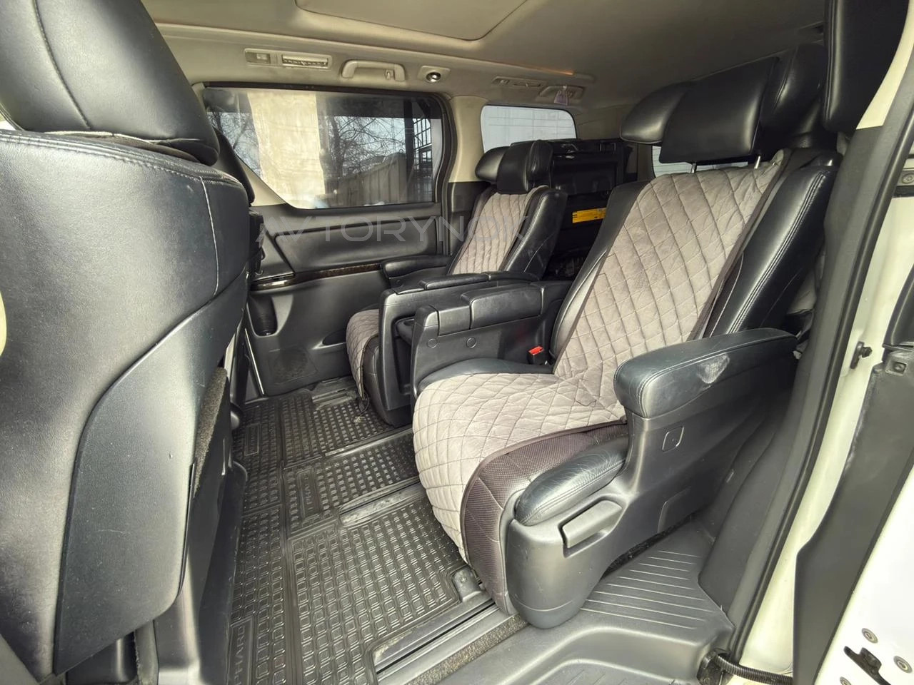 Toyota Alphard, 2014