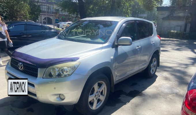 Toyota RAV4 2008 года