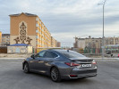Lexus ES 2019 года
