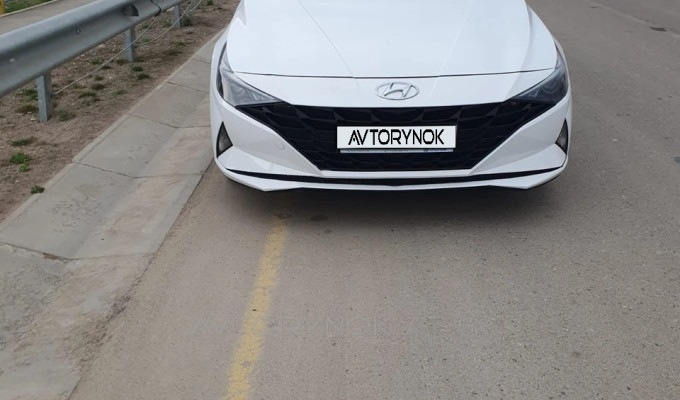 Hyundai Elantra 2023 года