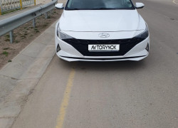 Hyundai Elantra 2023 года