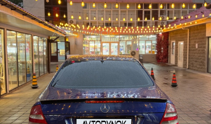 Mercedes-Benz E-Класс 2003 года