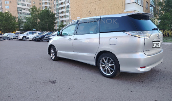 Toyota Estima 2006 года