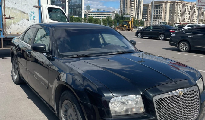 Chrysler 300C 2005 года