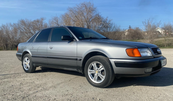 Audi 100 1993 года