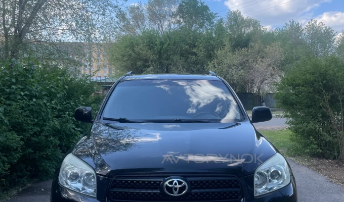 Toyota RAV4 2008 года