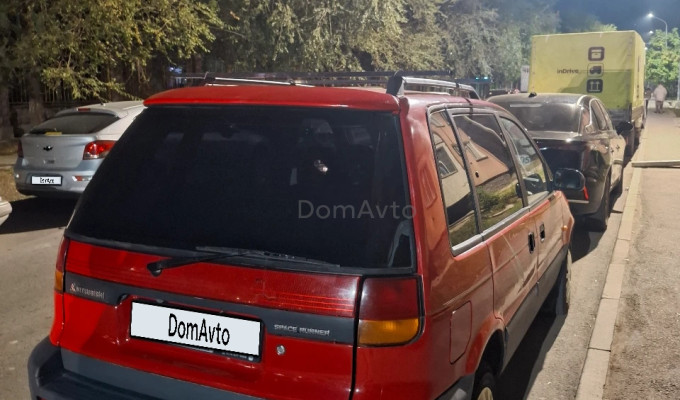 Mitsubishi Space Runner 1996 года