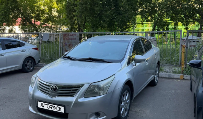 Toyota Avensis 2011 года