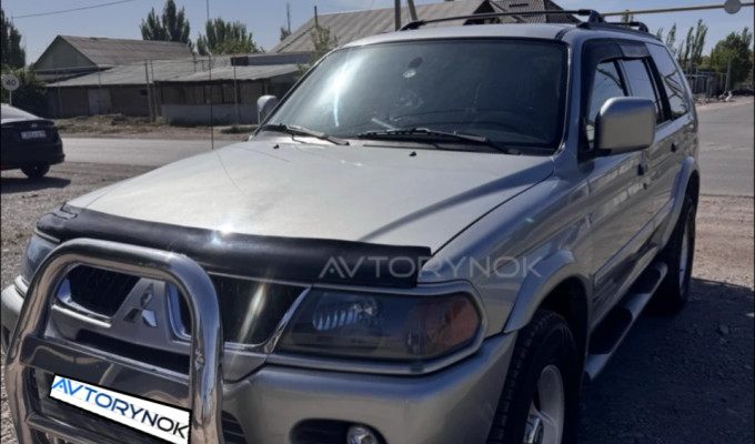 Mitsubishi Montero Sport 2000 года
