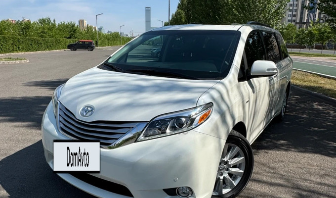 Toyota Sienna 2017 года