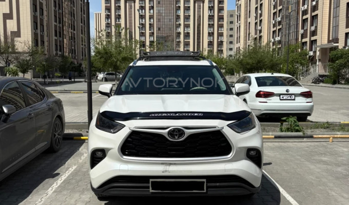 Toyota Highlander 2021 года