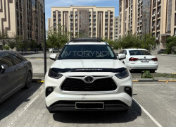 Toyota Highlander 2021 года