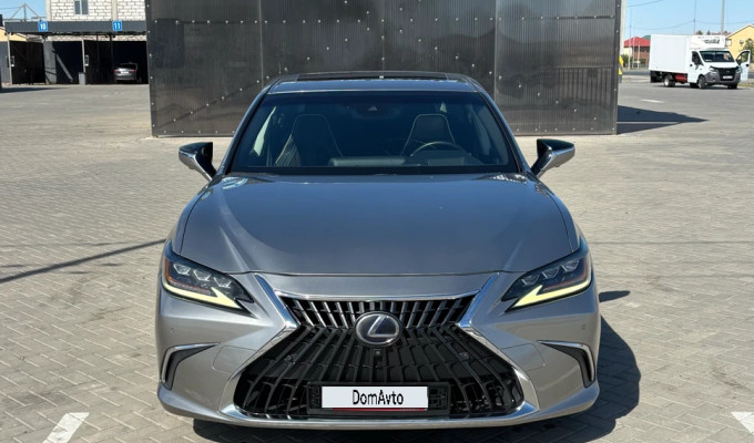Lexus ES 2019 года