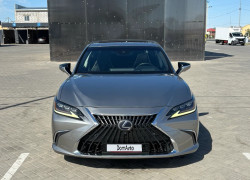 Lexus ES 2019 года
