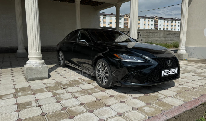 Lexus ES 2019 года