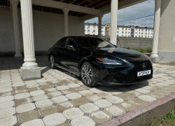 Lexus ES 2019 года