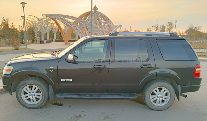 Ford Explorer 2008 года